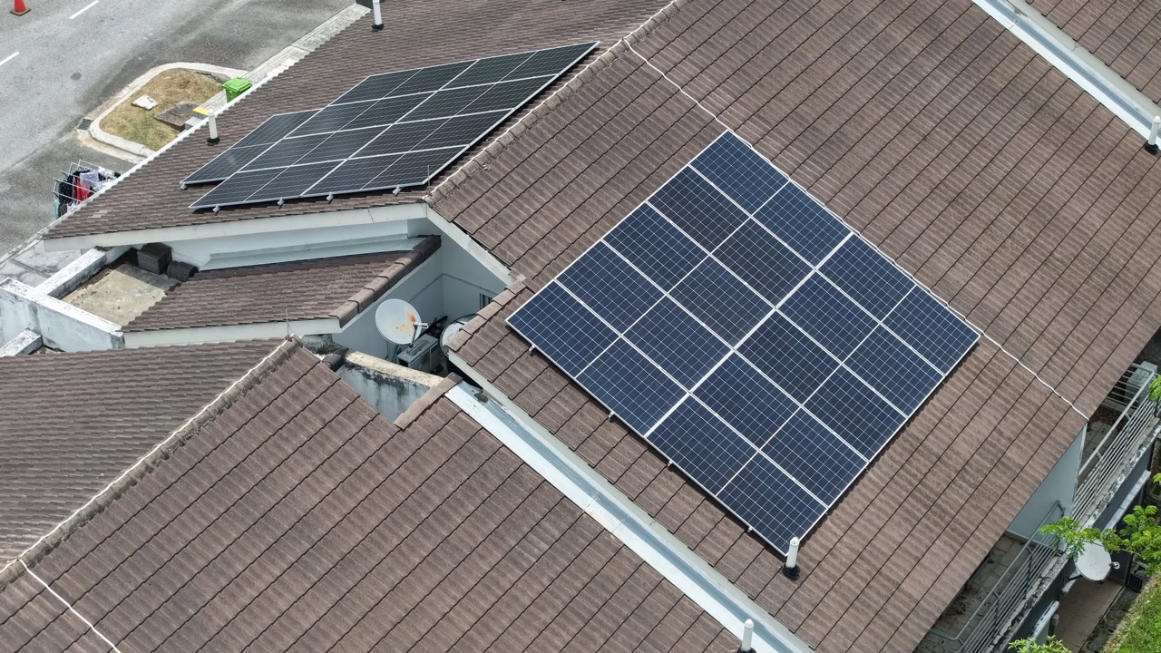 4.06 kWp Solar ATAP PV installation on a home in Putrajaya by Jana Bina Makmur